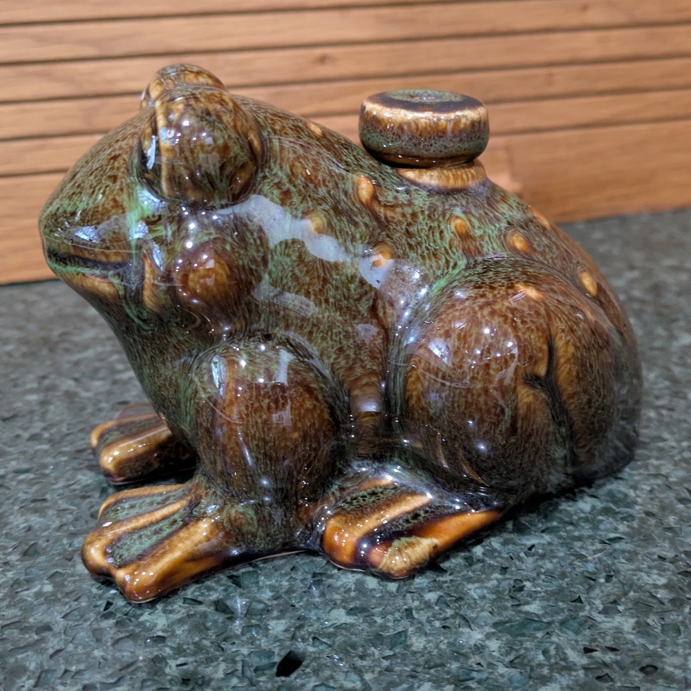 Hermitage Pottery Frog Shape Oil Burner